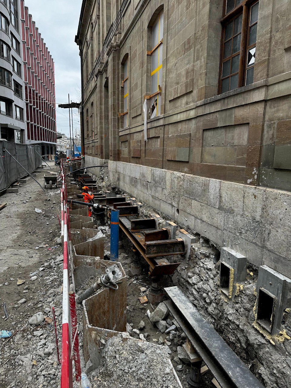TRAVERSES HAUTES POUR REPORT DES CHARGES MURS PORTEURS SUR MICROPIEUX / MARS 2024
