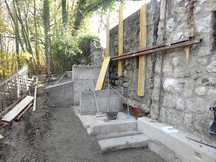 L'espace sous la paillasse sera utilisé comme bûcher.