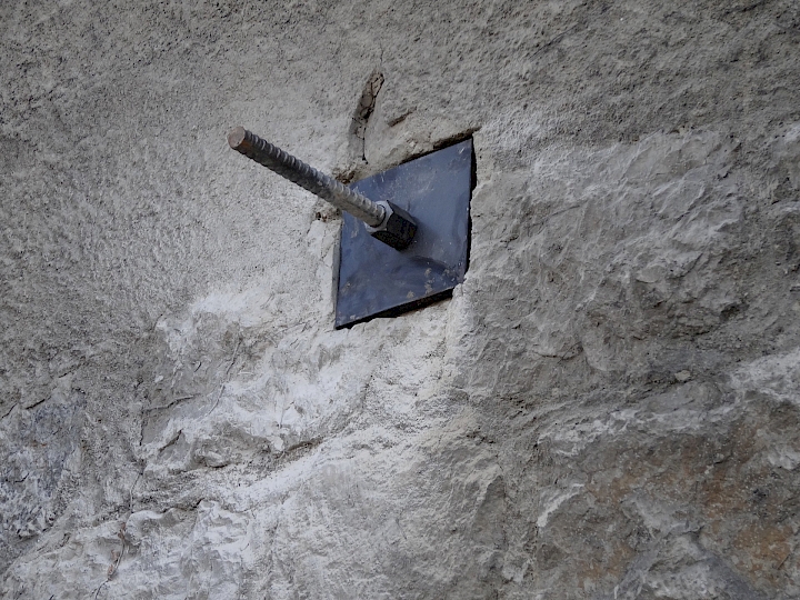 Plaques de serrage engravées, application d'antirouille.