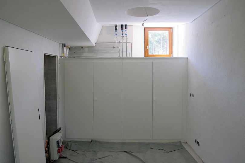 Meuble contenant les installations techniques.