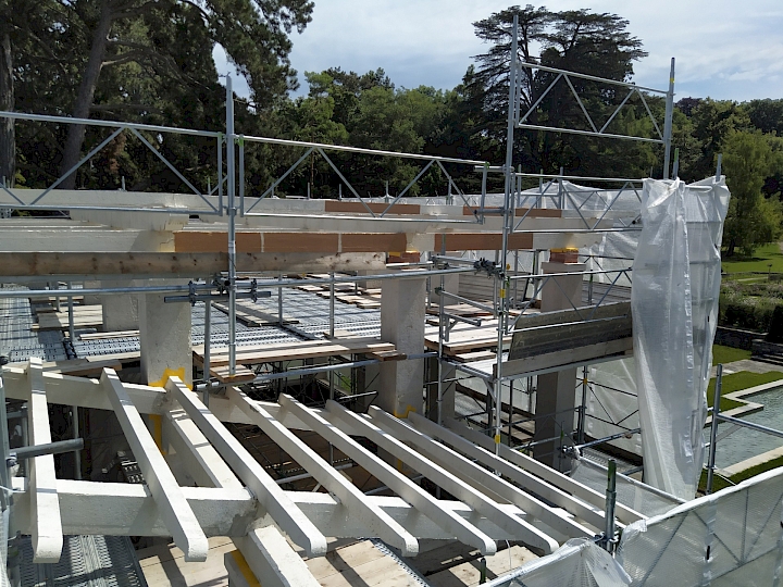 Essais de teintes sur la poutraison - juillet 2021 © Féroé architectes