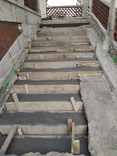 Façonnement des sous-structures des marches - avril 2021 © Féroé architectes